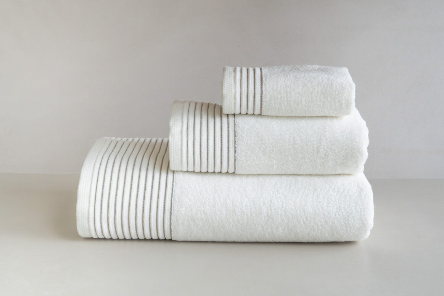 Conjunto de Banho Hisbisco Branco / Taupe